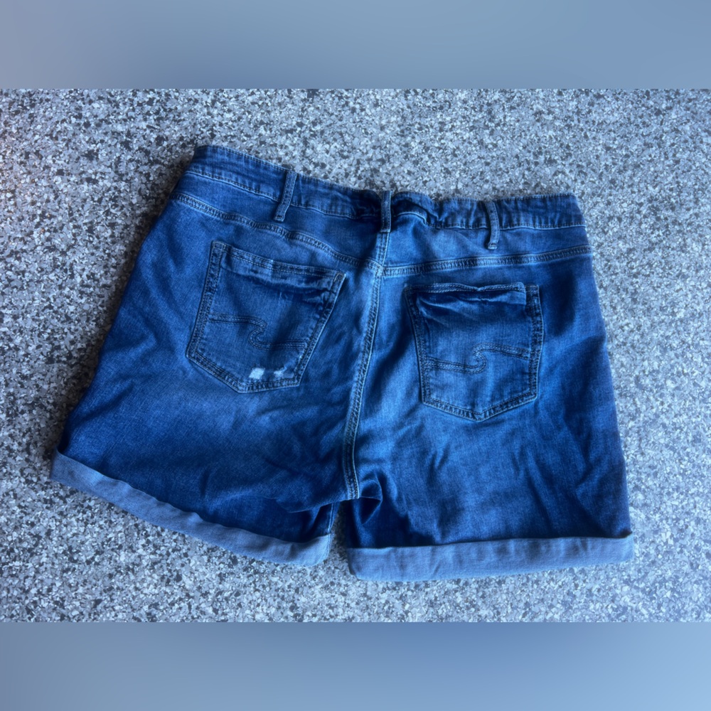 Woman’s Silver Jean Co Jean shorts size 18- inseam 6